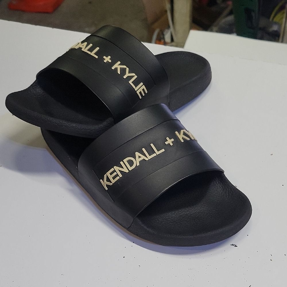 Womens 8 8.5 KENDALL + KYLIE Women's ISLA Slide Sandals.  Good Condition.